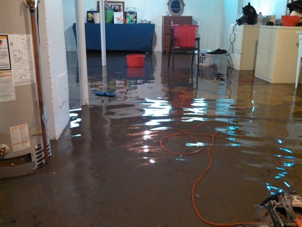 Sump Pump Cleanup Mobile Min - Restoration 1 - Immediate Steps To Take After Water Damage